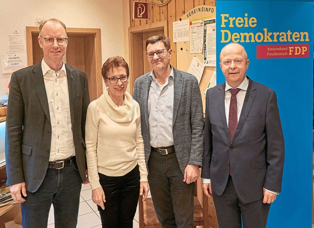 Timm Kern (von links), Margarethe Rebholz, Ernst Wolf und Michael Theurer beim politischen Aschermittwoch der FDP Fotos: Lück