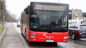 Die Buslinien 320 und 310  halten sie auch an zwei bislang provisorischen Haltestellen nahe des Stettener Friedhofes. Foto: SB/Thomas Kost