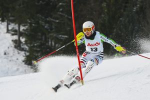 Die Startnummer 13 bringt ihr Glück: Ramona Böttinger kämpft sich erfolgreich durch den Slalom im Tannheimer Tal.  Foto: Datzer