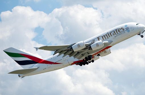 Emirates setzt auch in Zukunft auf den A380. Die Airline fliegt den Airbus in drei Konfigurationen mit Platz für 489, 517 oder 615 Passagieren. Foto: Sven Hoppe/dpa