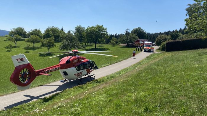 Feuerwehr Schenkenzell und Hubschrauber im Einsatz