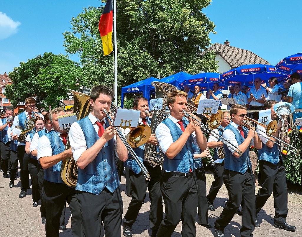 Ihr 150-jähriges Bestehen feierte über das Wochenende das Blasorchester Bad Dürrheim, das zu dem Anlass auch den Festumzug von 30 Kapellen durch die Innenstadt anführte.