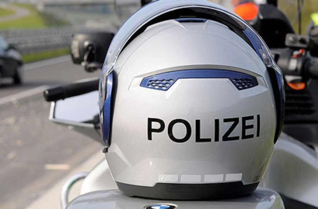 Ein 37 Jahre alter VW-Fahrer liefert sich am Samstag eine kurze, aber heftige Verfolgungsjagd durch Stuttgart-Zuffenhausen mit Motorradpolizisten. Die Polizei sucht Zeugen. (Symbolbild) Foto: Eyb
