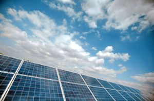 Zum Klimapaket gehört der Ausbau der Fotovoltaik – für neue Häuser soll eine Solarpflicht kommen. Foto: dpa/Oliver Berg