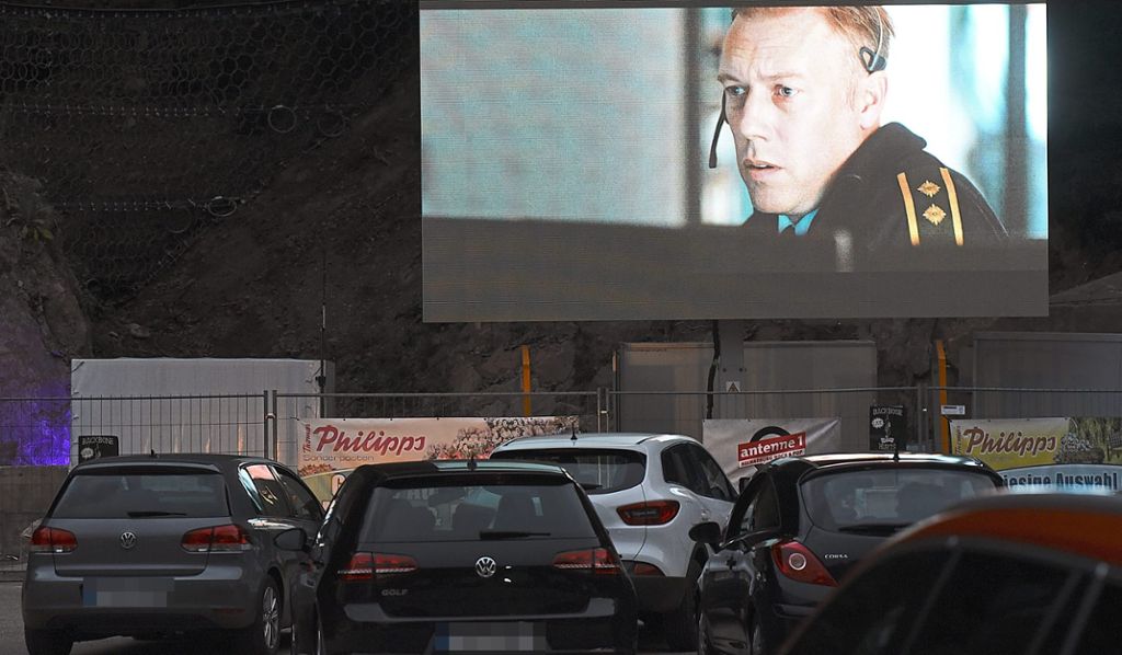 Einige Kino-Fans haben sich zum Krimi The Guilty auf dem Thomas-Philipps-Parkplatz eingefunden. Andere Veranstaltungen mussten allerdings abgesagt werden.