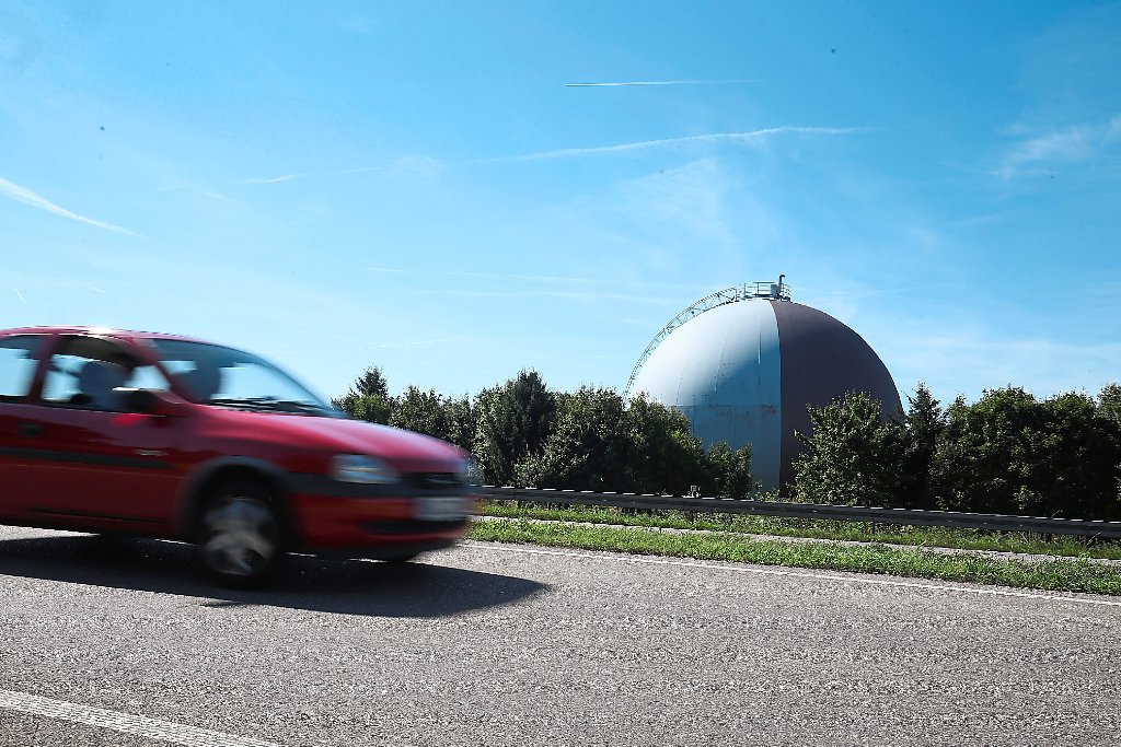 Mehr als nur ein Erdgasspeicher: Die Villinger Gaskugel gilt als größtes Kunstwerk der Stadt Villingen-Schwenningen im öffentlichen Raum.Fotos: Eich