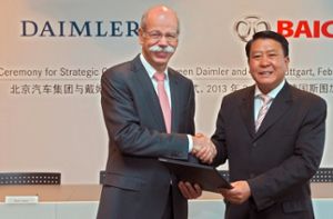 Daimlerchef Dieter Zetsche (links) mit dem Chairman von BAIC, Heyi Xu Foto: Daimler AG