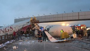 Mindestens fünf Tote bei Flugzeugunglück in Moskau
