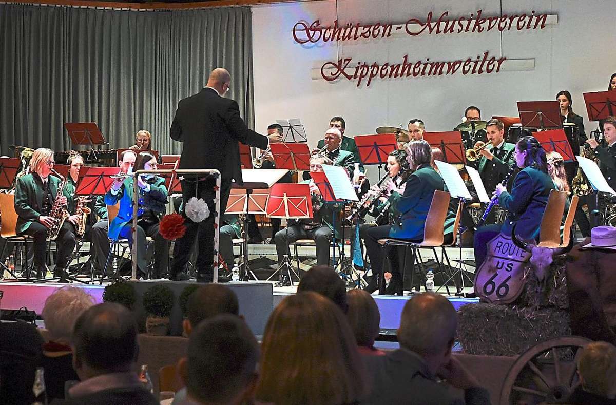 Der Schützen-Musikverein Kippenheimweiler spielte unter dem Motto Stars and Stripes in der Kaiserwaldhalle.