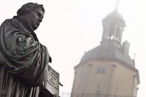 Um eine musikalisch-literarische Biografie  Martin Luthers getht es am 17. März in Bad Liebenzell.   Foto: dpa/Wolf Foto: Schwarzwälder-Bote