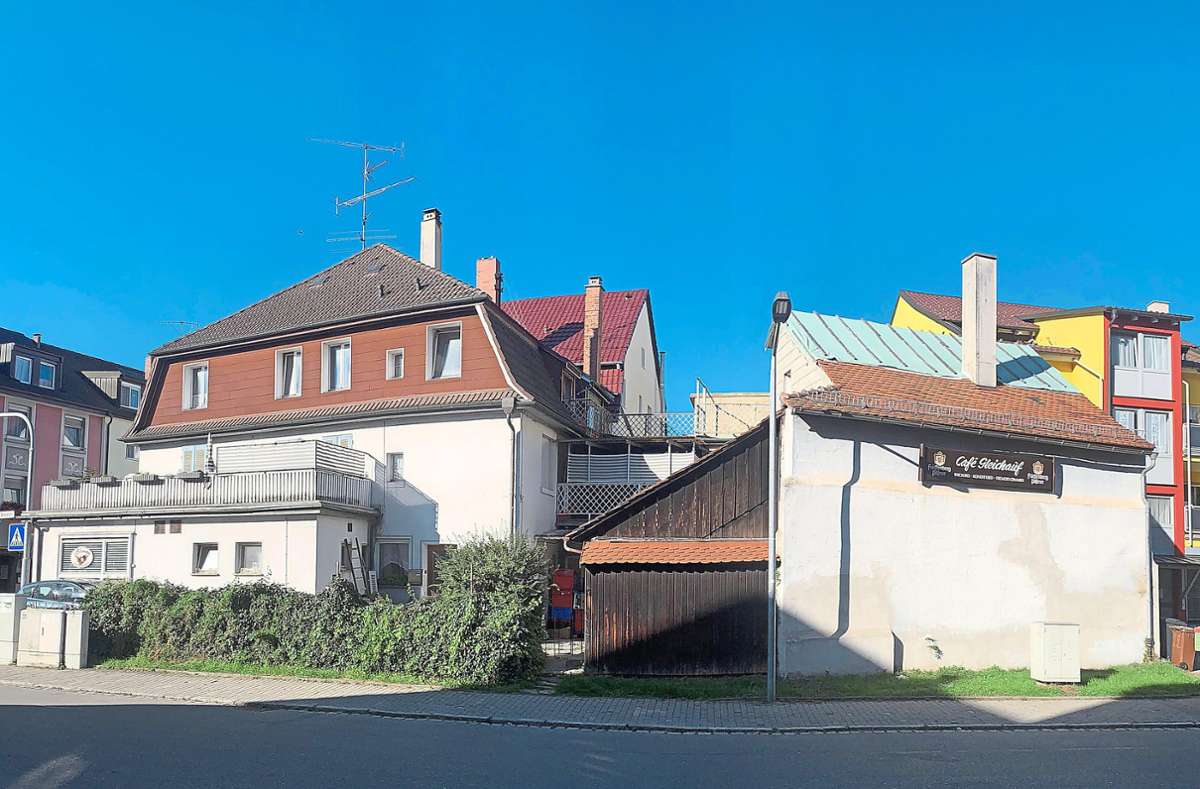 So sieht das Gebäude der ehemaligen Bäckerei Gleichauf aktuell aus. Nun soll der rechte Teil abgerissen und durch einen Neubau ersetzt werden. Foto: Roger Müller