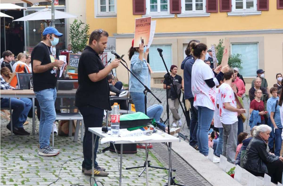 Arash Rahafar hat in Tübingen eine Demonstration gegen das iranische Regime mitorganisiert. Foto: Kaske