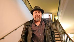 Bekanntes Gesicht: der Schauspieler Armin Rohde auf der Treppe des Freudenstädter Rathauses Foto: Schweizer