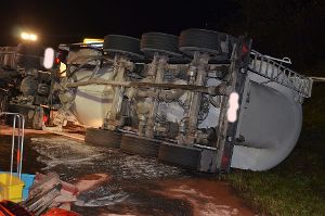 Bei einen Unfall nahe Rottweil ist am Montag ein Lkw-Fahrer ums Leben gekommen. Foto: Bartler-Team