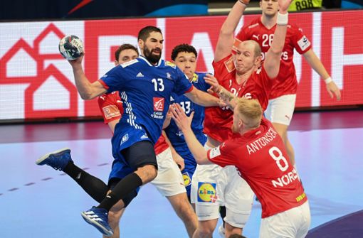 Frankreich und Dänemark stehen im Halbfinale der Handball-EM 2022. Foto: AFP/ATTILA KISBENEDEK