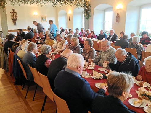Schöne Stunden erleben die Binsdorfer Senioren beim Mittag im Markusheim.  Foto: Privat Foto: Schwarzwälder-Bote