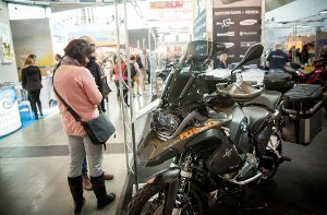 Ein Motorrad mit Schutz – das spricht die Messebesucher an. Auf der CMT sind auch Motorradmodelle zu sehen. Foto: Lichtgut/Leif Piechowski