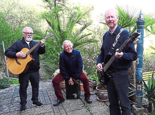 Gerhard Romppel (Gitarre/Gesang, von links), Gerhard Freudenberger (Rhythmus/Mundharmonika) und  Jörn Gräfe (Bass) sind besser als Oifach so bekannt. Foto: Veranstalter Foto: Schwarzwälder Bote