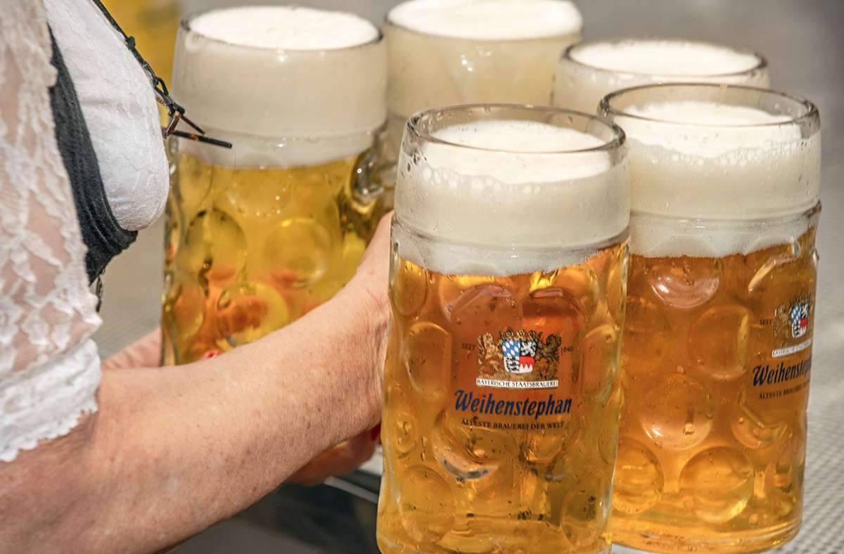 Das Bier könnte 2023 teurer werden. Foto: IMAGO/Wolfgang Maria Weber