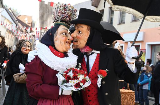 Das Horber Hochzeitspaar verkörpert ein besonders schönes Beispiel für ein Narrenhäs, zu bewundern am Rosenmontagsumzug. 2021 leider nicht. Foto: Archiv/Hopp