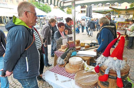 Auch kulinarische Spezialitäten wie Käse bietet der Naturmarktmarkt einmal mehr. (Archivfoto) Foto: Dieter Vaas