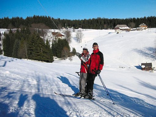 Seit 50 Jahren befördert der Skilift Kesselberg in Oberkirnach zahlreiche Skifahrer vom Tal auf die Höhe. Er gab den Anstoß für weitere Liftanlagen in der näheren und weiteren Umgebung. Foto: Dold Foto: Schwarzwälder-Bote