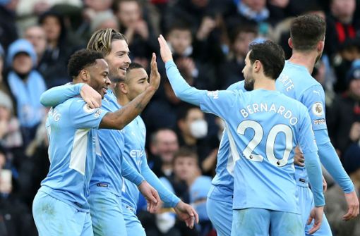 Die Spieler von Manchester City freuen sich über ihren Sieg Foto: AFP/NIGEL RODDIS