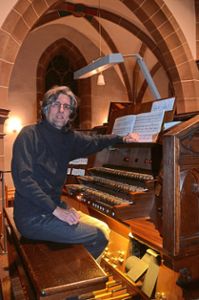 Martin W. Hagner  ließ das alte Jahr mit vielseitiger Orgelmusik ausklingen.  Foto: Bausch Foto: Schwarzwälder Bote