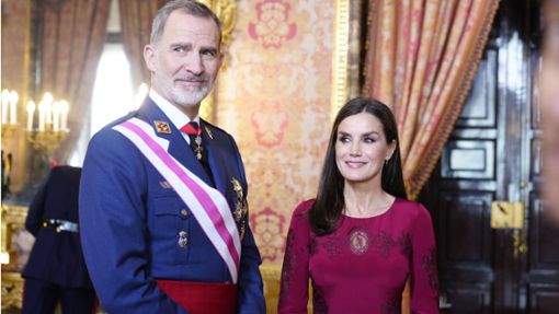 Die Zustimmung in der Bevölkerung steigt: Königin Felipe von Spanien und seine Gattin Königin Letizia können sich entspannen. Foto: imago//PPE