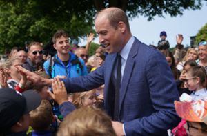 Wo immer Prinz William auftaucht, sind die Menschen begeistert. Foto: IMAGO/Avalon.red/IMAGO/Joe Giddens / Avalon