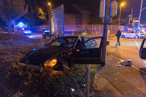 Bei einem schweren Unfall in Esslingen sind am Mittwochabend fünf Menschen verletzt worden. Foto: www.7aktuell.de | Florian Beck