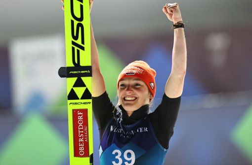 Keine jubelt bei der WM der Skispringer in Planica so oft wie die Oberstdorferin Katharina Althaus. Foto: dpa/Daniel Karmann