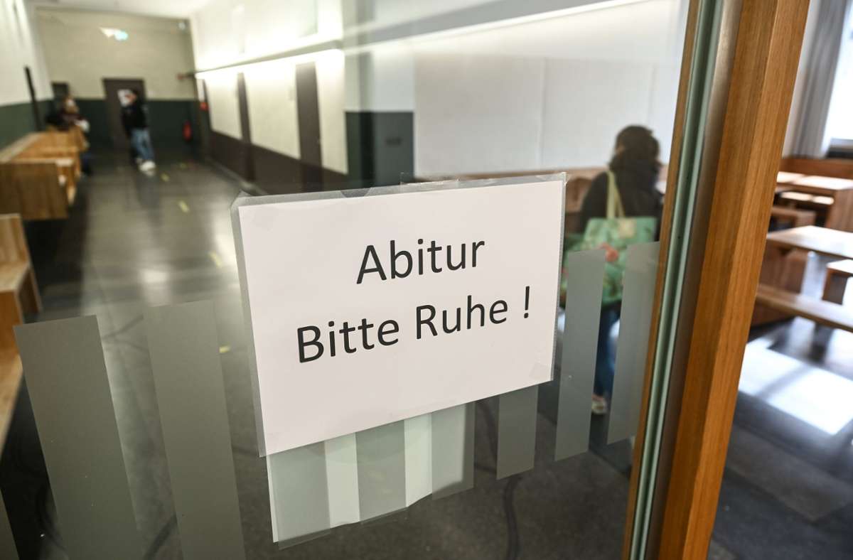 Am Mittwoch fand die Abitur-Prüfung in Deutsch statt. (Symbolbild) Foto: dpa/Felix Kästle