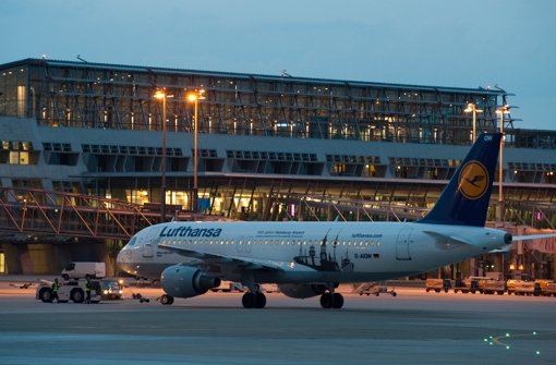 In Stuttgart bleiben an diesem Mittwoch einige Lufthansa-Maschinen am Boden. Foto: dpa
