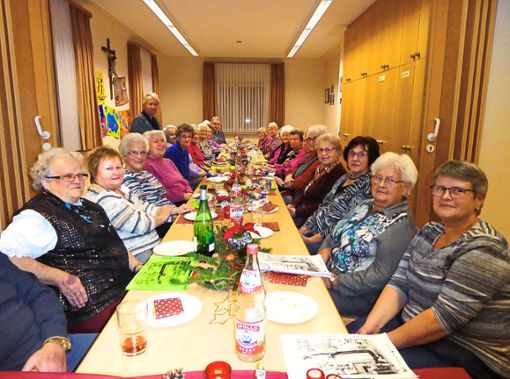 Die Boller Senioren freuten sich über die gut organisierte Adventsfeier.  Foto: Privat Foto: Schwarzwälder Bote