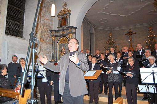 Dirigent Hartmut Lübben leitet den Jakobus-Kirchenchor.  Foto: Bantle Foto: Schwarzwälder Bote