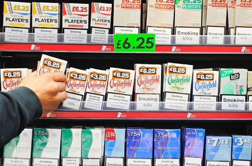 Das bunte Angebot im Zigarettenregal soll in Irland ein Ende haben. Foto: dpa