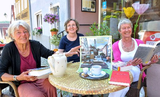Kristina Sauter, Annemarie Kipp und Marianne Dettling (von links) bei einer Probe für das Sommerlesefest Foto: Morlok Foto: Schwarzwälder-Bote