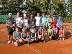 Spannende Matches lieferten sich die Cracks des Tennisclubs Eutingen, aber auch der Spaßfaktor kam nicht zu kurz. Foto: Tennisclub Eutingen Foto: Schwarzwälder-Bote