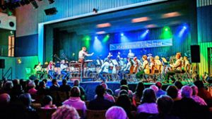 Musikvereine feiern ihre  Freundschaft auf der Bühne in Ichenheim