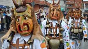 Tausende verfolgen Jubiläumsumzug in Wurmlingen