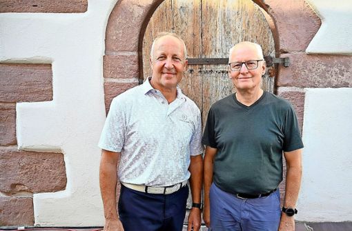 Eberhard Armbruster und Herbert Erath stellen das aktuelle Kulturprogramm vor. Foto: Maier
