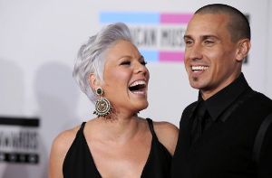 Pink und ihr Ehemann Carey Hart Foto: AP