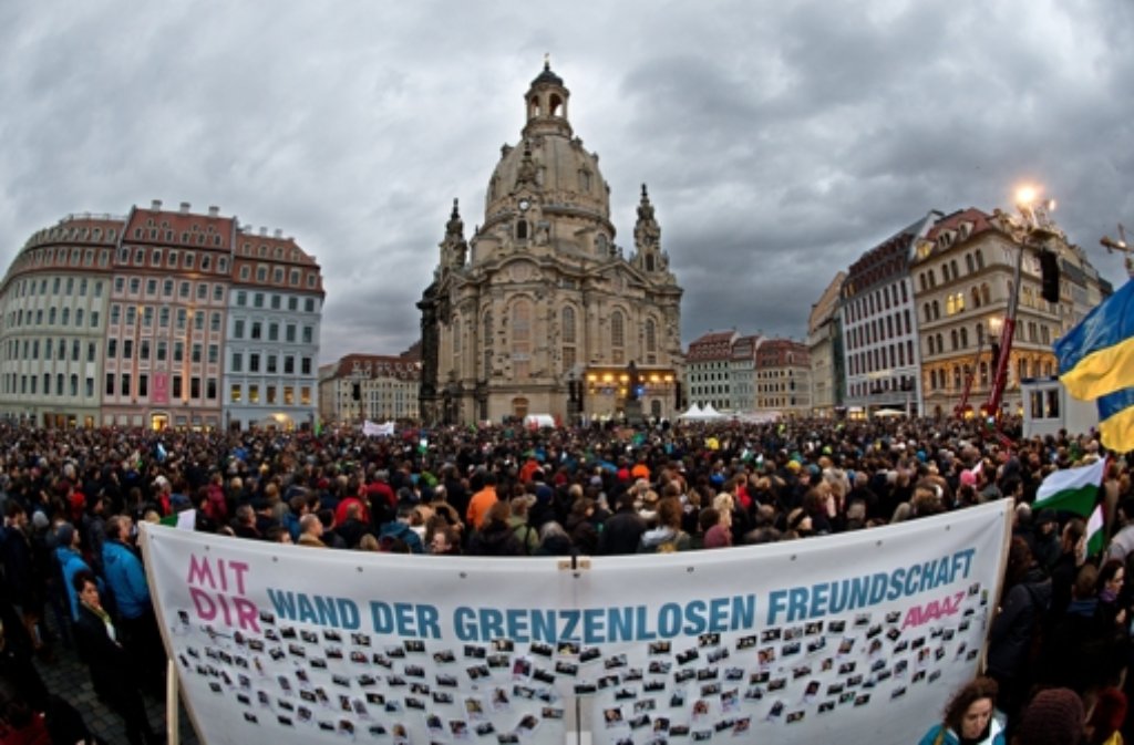 35.000 Menschen demonstrieren in Dresden für Weltoffenheit.