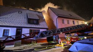 Feuer greift auf zwei Wohnhäuser über
