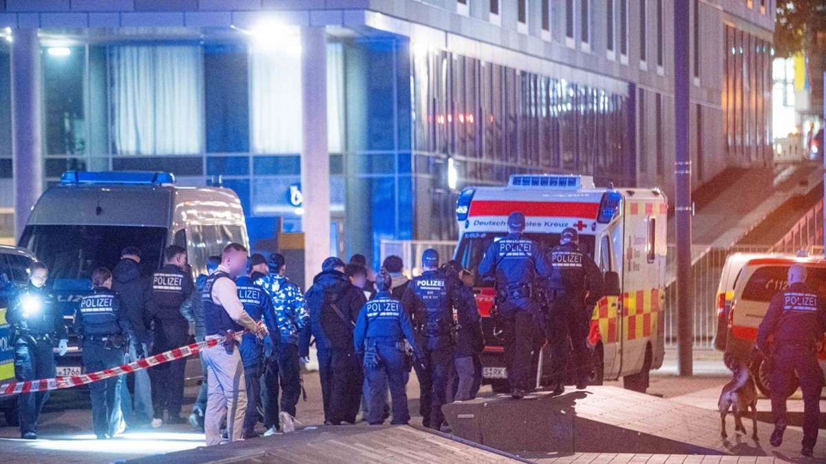 Großeinsatz in Stuttgart: Jugendgruppen im blutigen Streit – mehrere Schwerverletzte