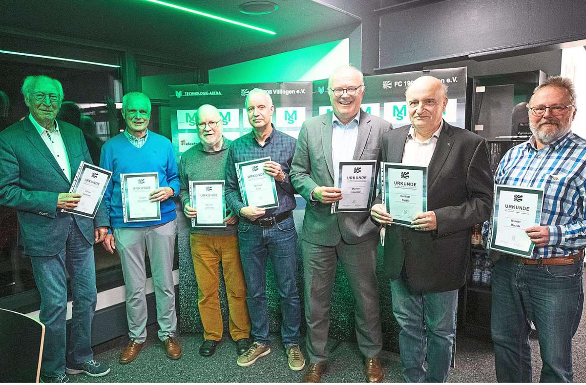 Klaus Haubner (von links), Jürgen Hornstein, Werner Libovsky, Michael Eich, Michael Tritschler, Herbert Reith und Werner Mauch sind für ihre langjährigen Mitgliedschaften geehrt worden.