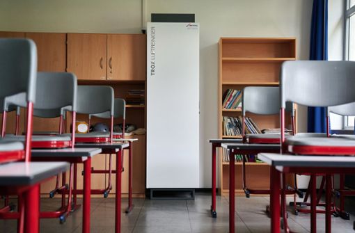 Luftfilter in Schulen und Kitas sollen das Corona-Infektionsrisiko senken. Foto: dpa/Bernd Thissen