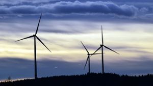 Windkraftanlagen bald auch bei Hechingen? Bis es soweit kommen könnte, ist noch ein weiter bürokratischer Weg für den  Regionalverband Neckar-Alb zu gehen. Foto: Pixabay/Leopictures