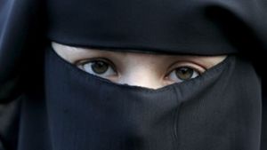Schweiz verbietet Frauen die Verschleierung mit Nikab oder Burka